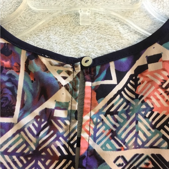 PAPAYA BLOUSE Medium Caps sleeve navy blue floral 100% light cool polyester. - Picture 5 of 7